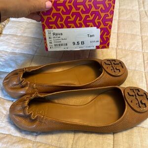 Tory Burch Camel color leather with classic Tory Burch leather emblem-Mint cond